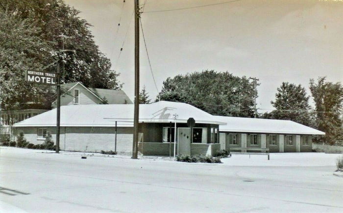 Intown Inn Motel (Northern Trails Motel) - Vintage Postcard